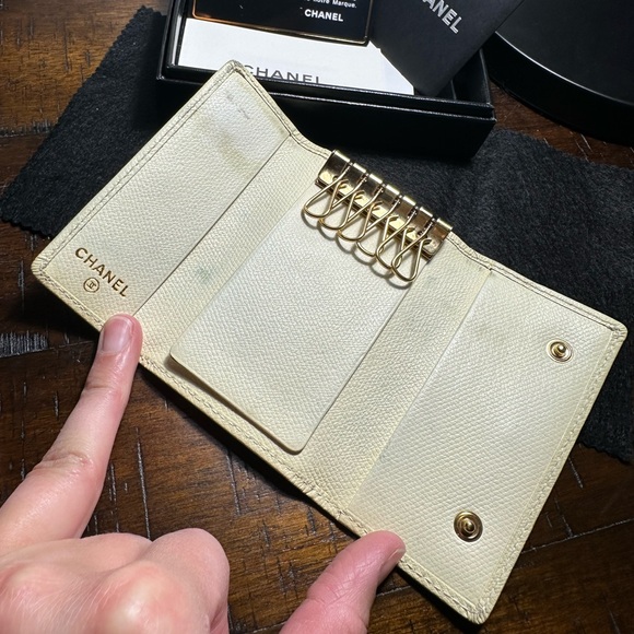 Full Inclusion Chanel 6 Key Holder - Picture 12 of 16